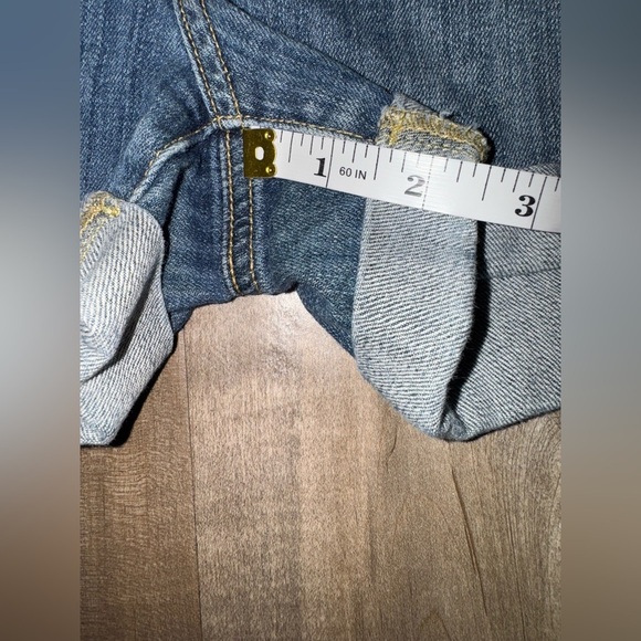 Paige Amari Distressed Cuffed Denim Women’s Shorts Size 28 Medium Wash - Picture 4 of 8